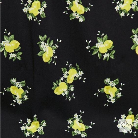 🍋 Lemon print 🍋 Plus size 5X Torrid 🍋 button down stretchy shirt blouse top - Picture 3 of 4